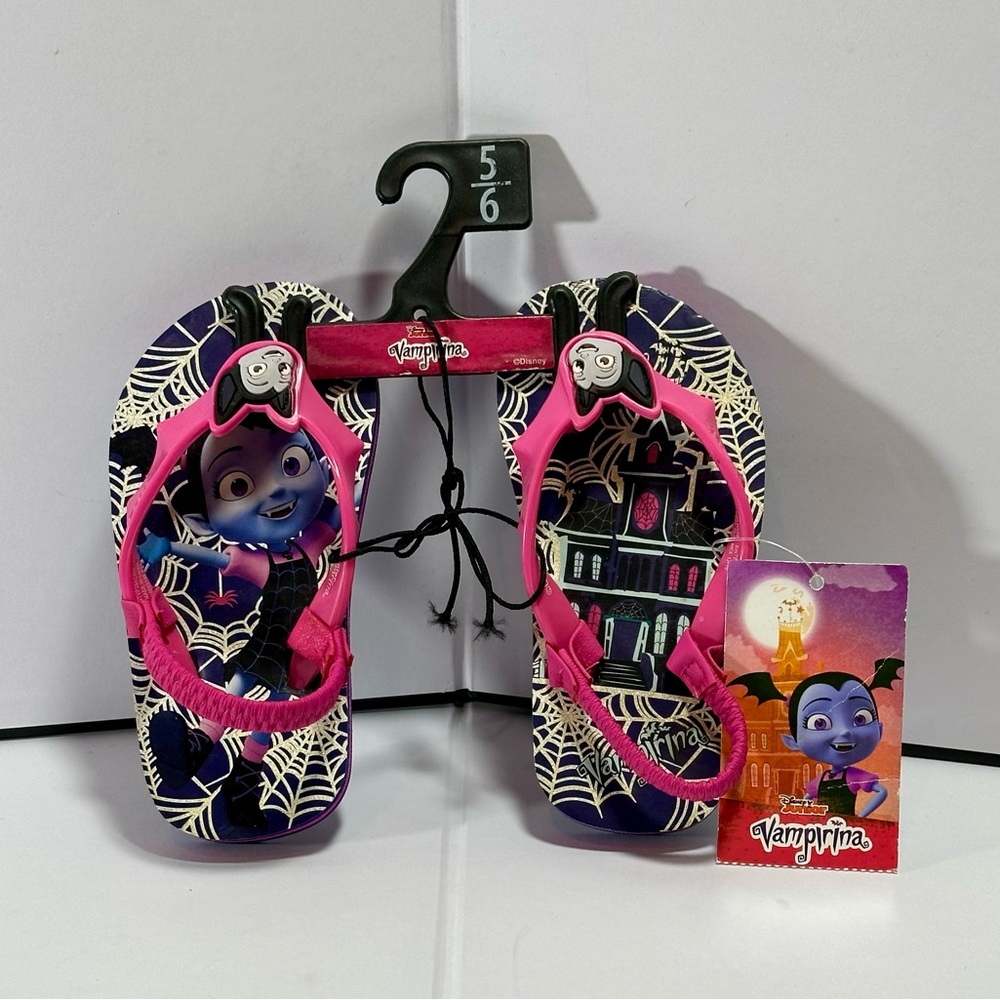 🩷NWT🖤DISNEY Vampirina Sandals with Pink and Black Accents